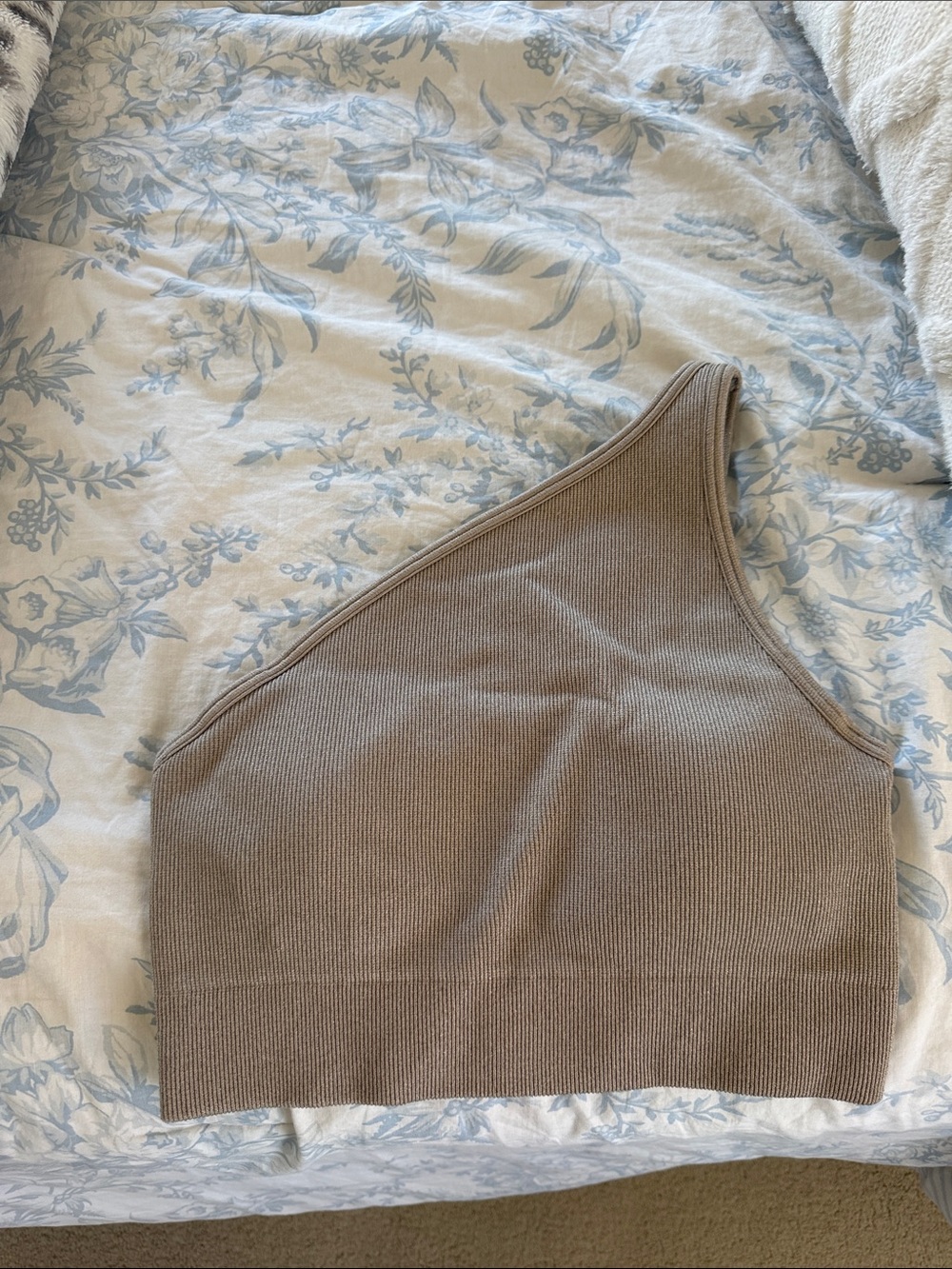 ALO Yoga One-Shoulder Ribbed Bandeau in Taupe